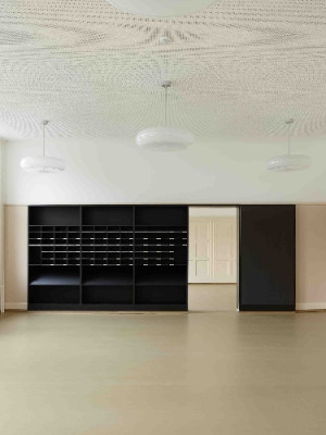 502-gasser-schreinerei-oeffentlichebauten-schuhlhaus-quader (3)