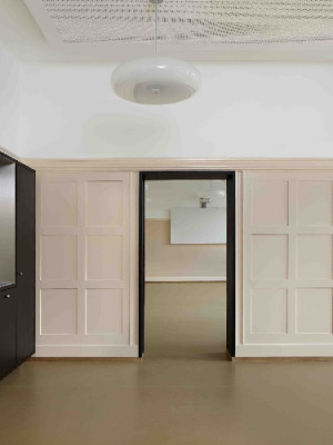 505-gasser-schreinerei-oeffentlichebauten-schuhlhaus-quader (6)