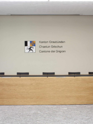 506-gasser-schreinerei-oeffentlichebauten-grossrat-chur-medienkorpus-01